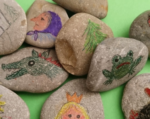 Steine mit Märchenfiguren bemalt