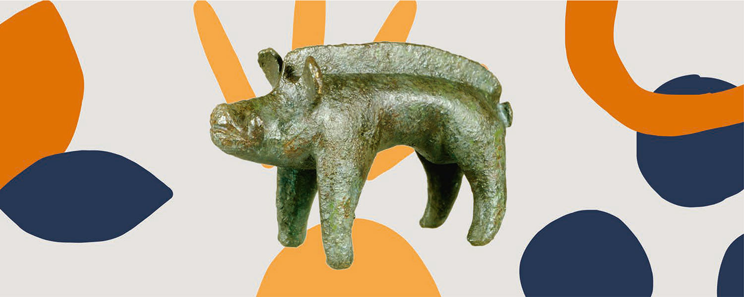 Titelbild: Das ist eine Statue aus Metall. Sie zeigt ein Wildschwein.